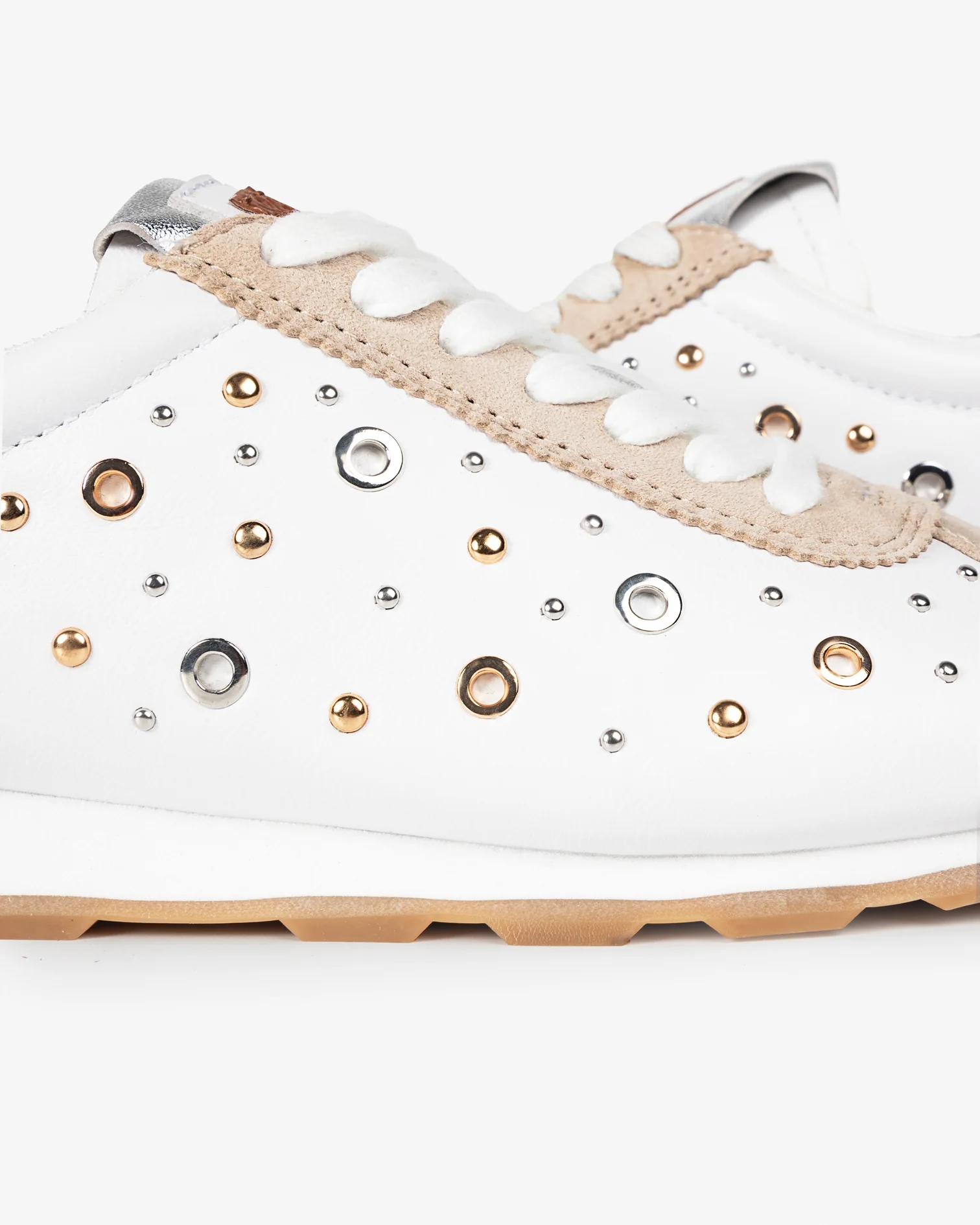 Zapatilla Inara Tachuelas Blanco - Image 8